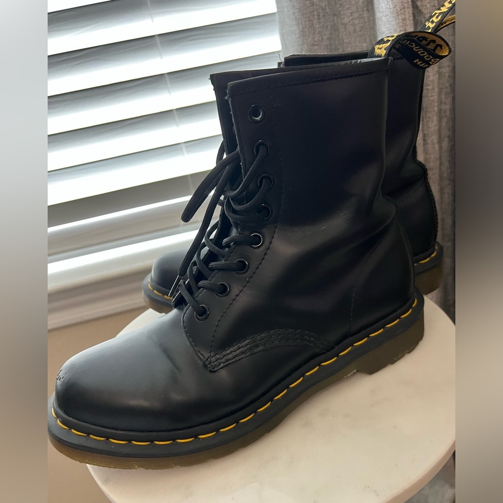 Dr. Martens Black Lace Up Leather Combat Boots 8 Women’s